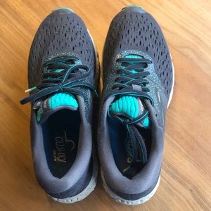 Brooks size 7 women shoes